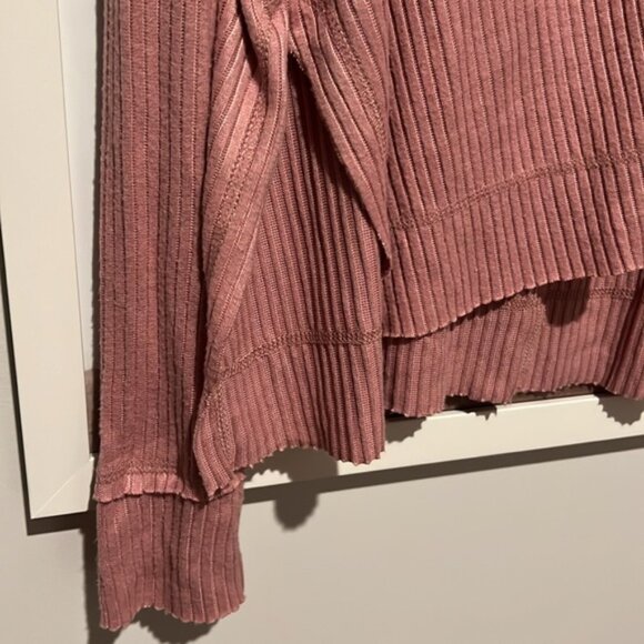 NWT Oversized Ribbed V-Neck Cuff Sleeve Tee! Pink. Side slits. Valentine - Picture 4 of 7